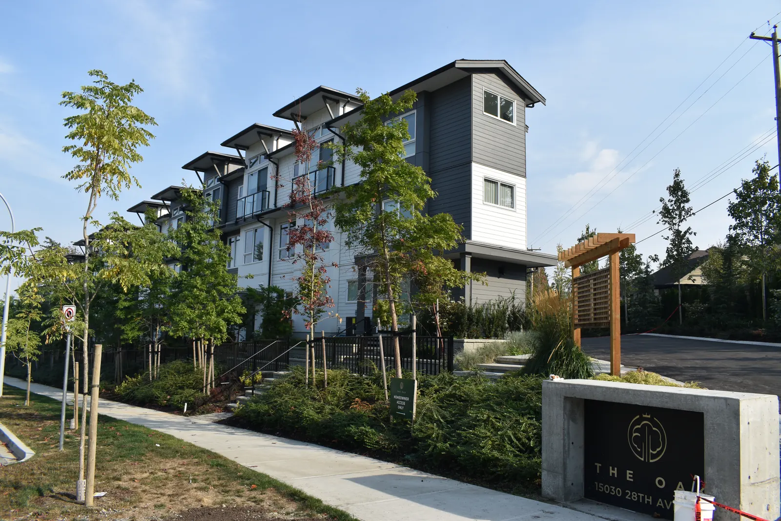The Oak: townhouse exterior cladding in Surrey, BC by L2 Group — Cementitious panels & boards
